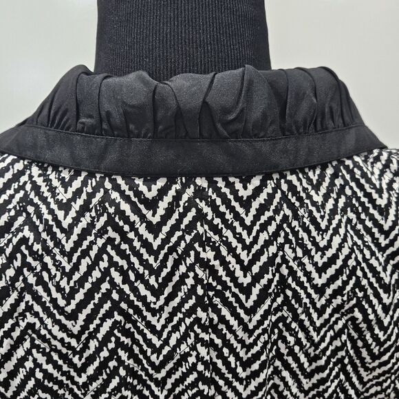 Chicos Chevron Pattern Quilted Vest Ruched Black Collar Zip Front Pockets Size 8 - Picture 8 of 12